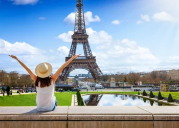 باريس: مدينة النور… دليلك الكامل لاكتشاف أجمل وجهة سياحية في العال
