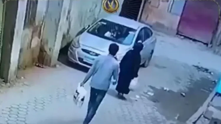 تجاوزت الـ80.. مقطع فيديو تحرش بمسنة يغضب المصريين والسلطات تتدخل