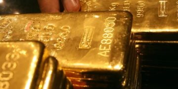 سعر الذهب يتراجع إلى 4624 دولار للأونصة مع ترقب الأسواق لانقضاء مهلة ترامب