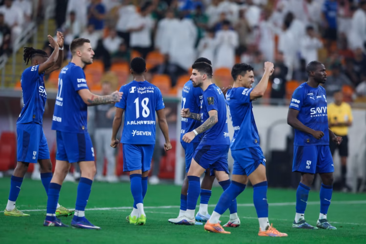 عاجل .. خبير تحكيمي يحسم الجدل حول أحقية الهلال في ركلة جزاء ضد التعاون