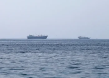 ناقلة نفط صينية خاضعة لعقوبات أميركية تعبر هرمز رغم حصار المضيق