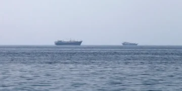 ناقلة نفط صينية خاضعة لعقوبات أميركية تعبر هرمز رغم حصار المضيق